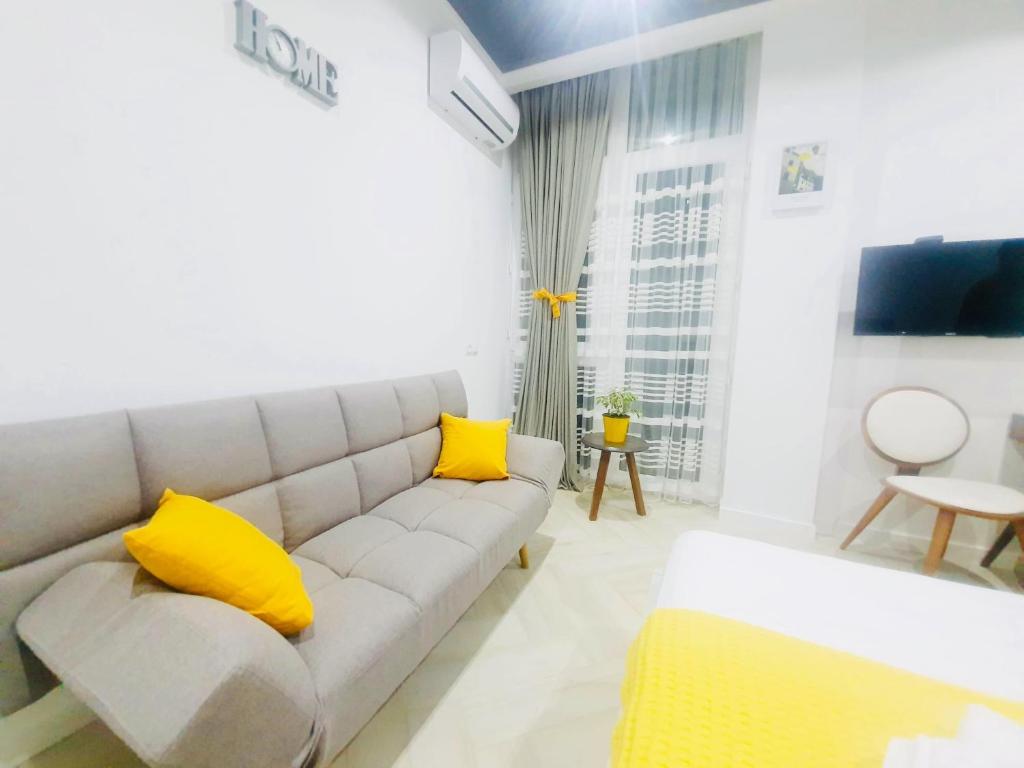 Yellow room with sea view room 3